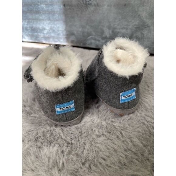 Toms grey faux fur lined moccasin booties - Picture 3 of 5